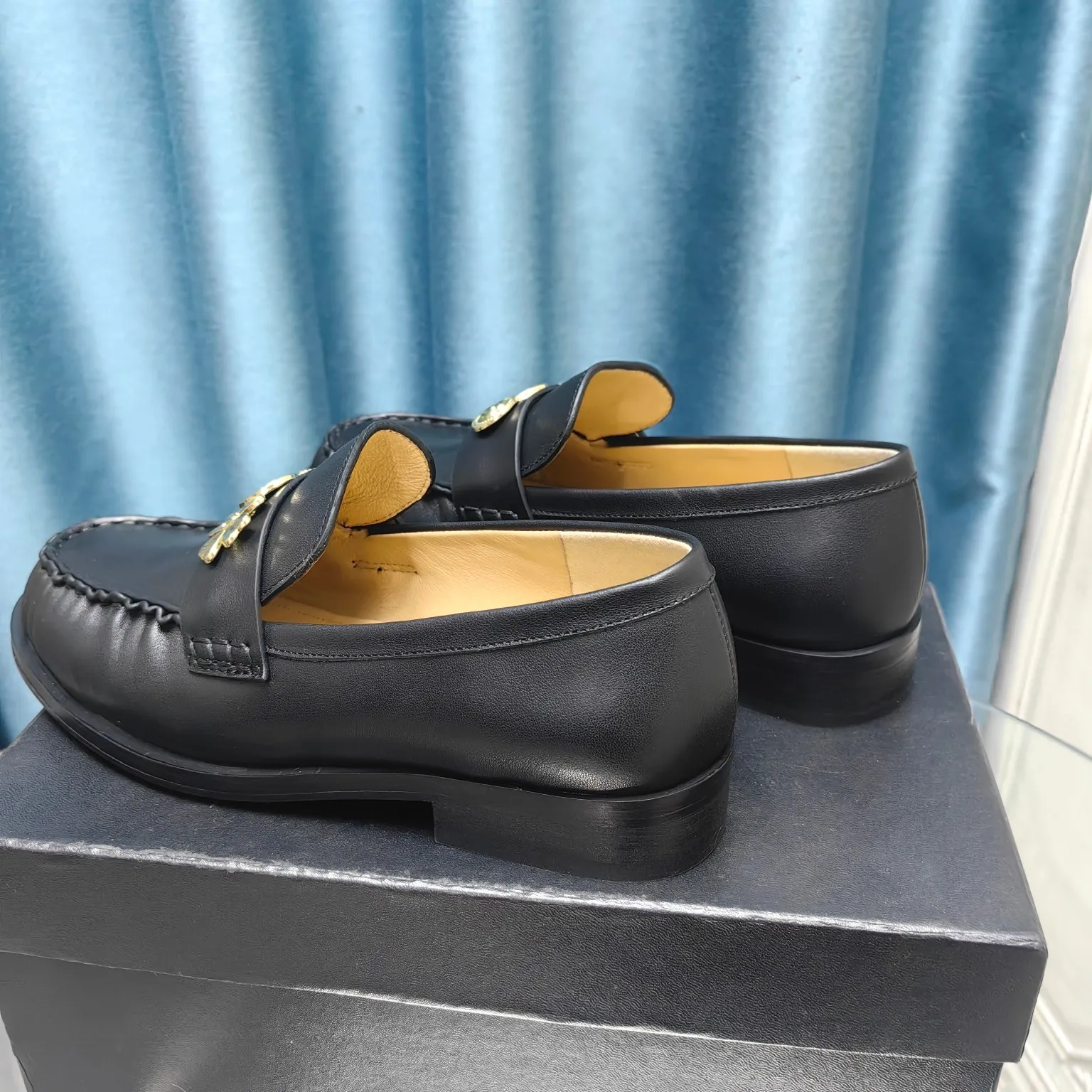 👟👟Ex-factory price 640👟👟 Chanel 24A latest handmade loafers! Counter purchasing version! ! The most difficult to buy handmade shoes at the counter. Classic logo element hardware design. Really super good-looking. Thousands of people are asking for it. Even second-class luxury products are priced at a premium. Size: 35-39. Other sizes are determined.